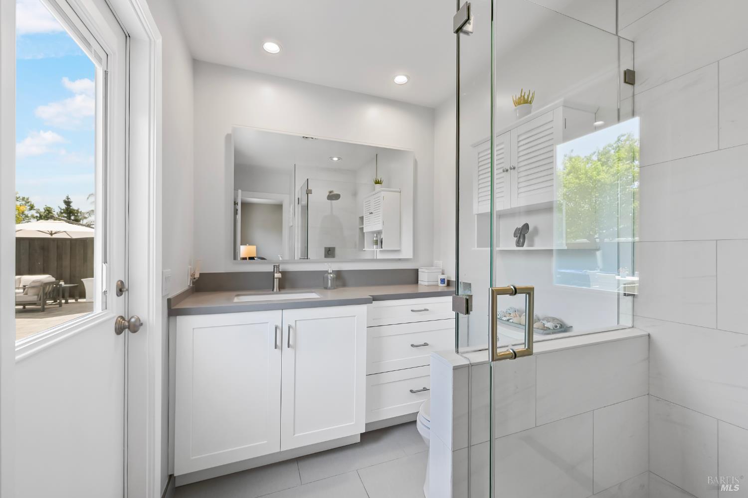 Detail Gallery Image 3 of 29 For 38 San Ramon Way, Novato,  CA 94945 - 3 Beds | 2 Baths