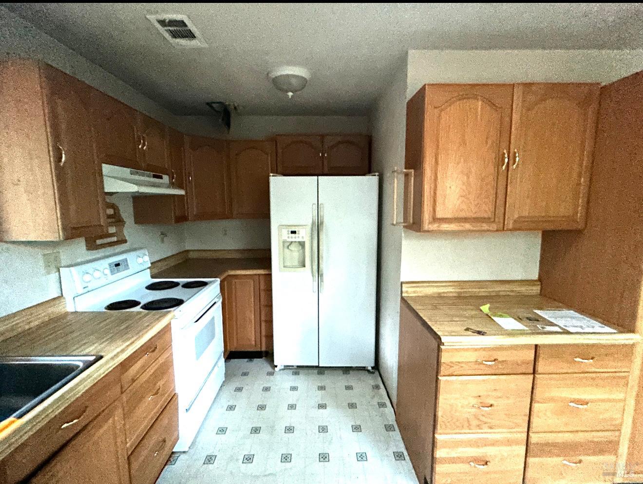 Detail Gallery Image 5 of 8 For 25530 Archer Ln, Willits,  CA 95490 - 2 Beds | 1/1 Baths