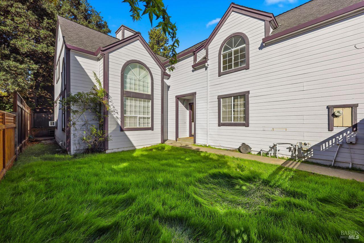 Detail Gallery Image 3 of 43 For 1617 Gamay St, Santa Rosa,  CA 95403 - 4 Beds | 3 Baths