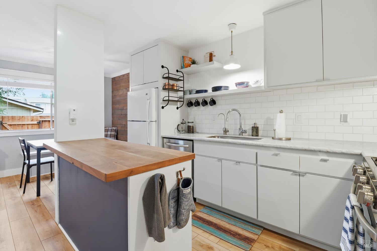 Detail Gallery Image 8 of 27 For 125 Acorn Dr, Petaluma,  CA 94952 - 2 Beds | 1/1 Baths