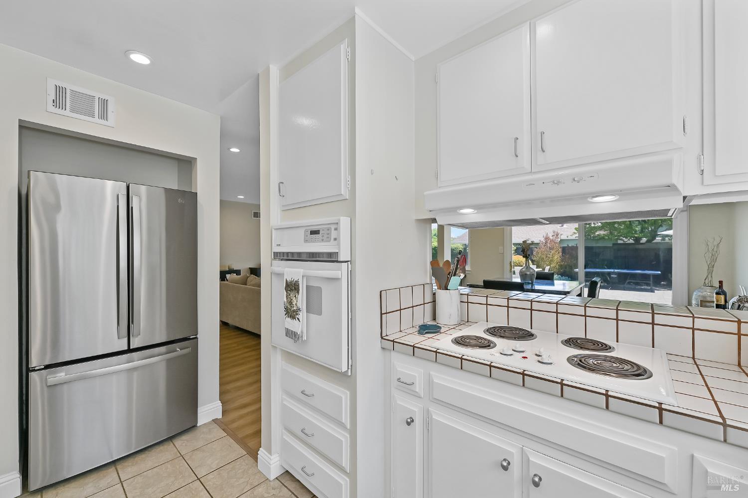 Detail Gallery Image 16 of 29 For 38 San Ramon Way, Novato,  CA 94945 - 3 Beds | 2 Baths