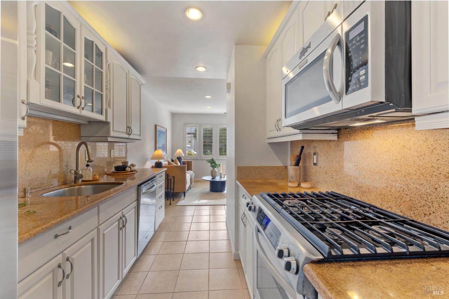 Detail Gallery Image 7 of 29 For 14 Mariner Green Dr, Corte Madera,  CA 94925 - 3 Beds | 2/1 Baths