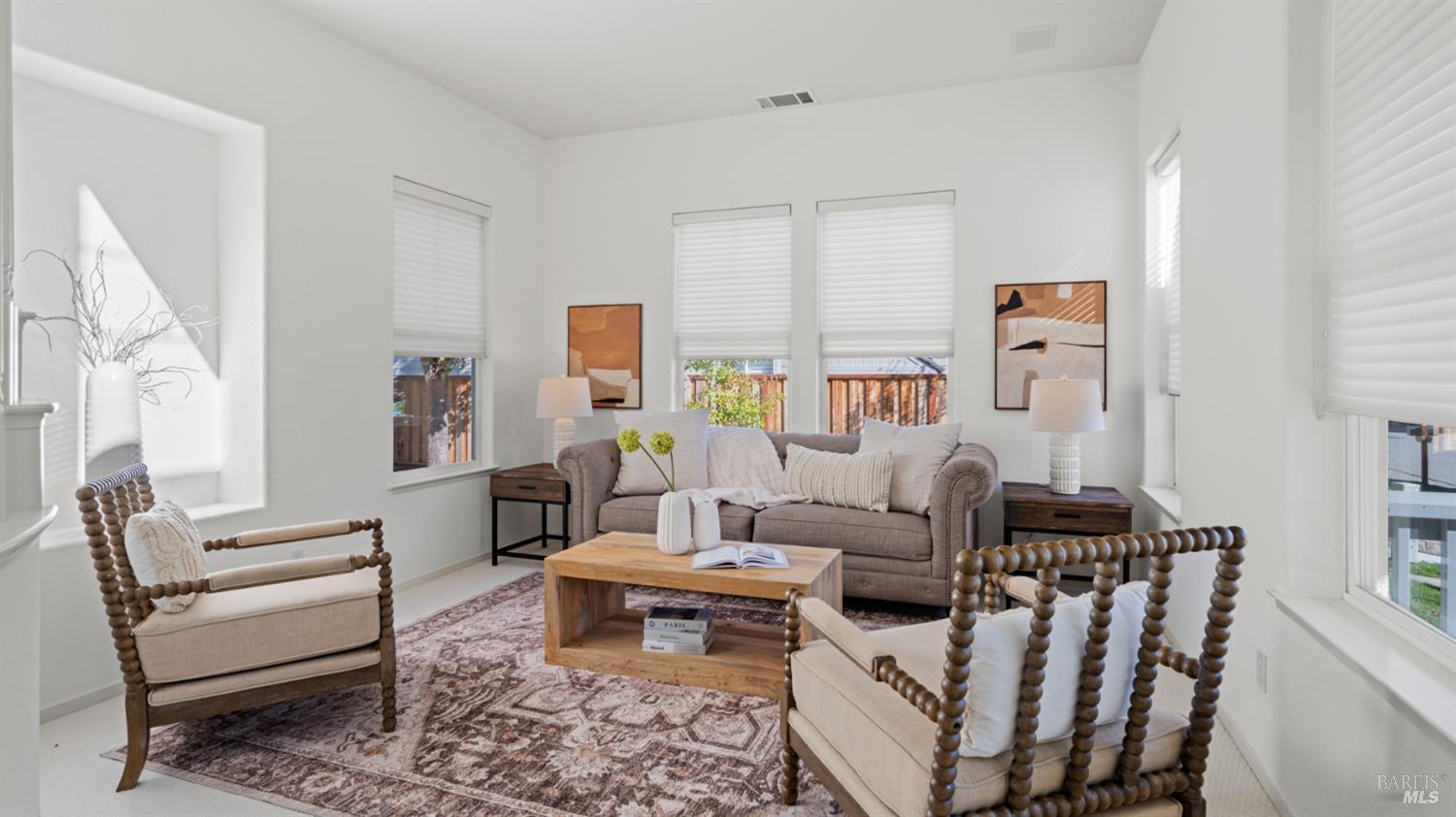 Detail Gallery Image 14 of 19 For 1971 Lansdowne Way, Petaluma,  CA 94954 - 4 Beds | 3 Baths