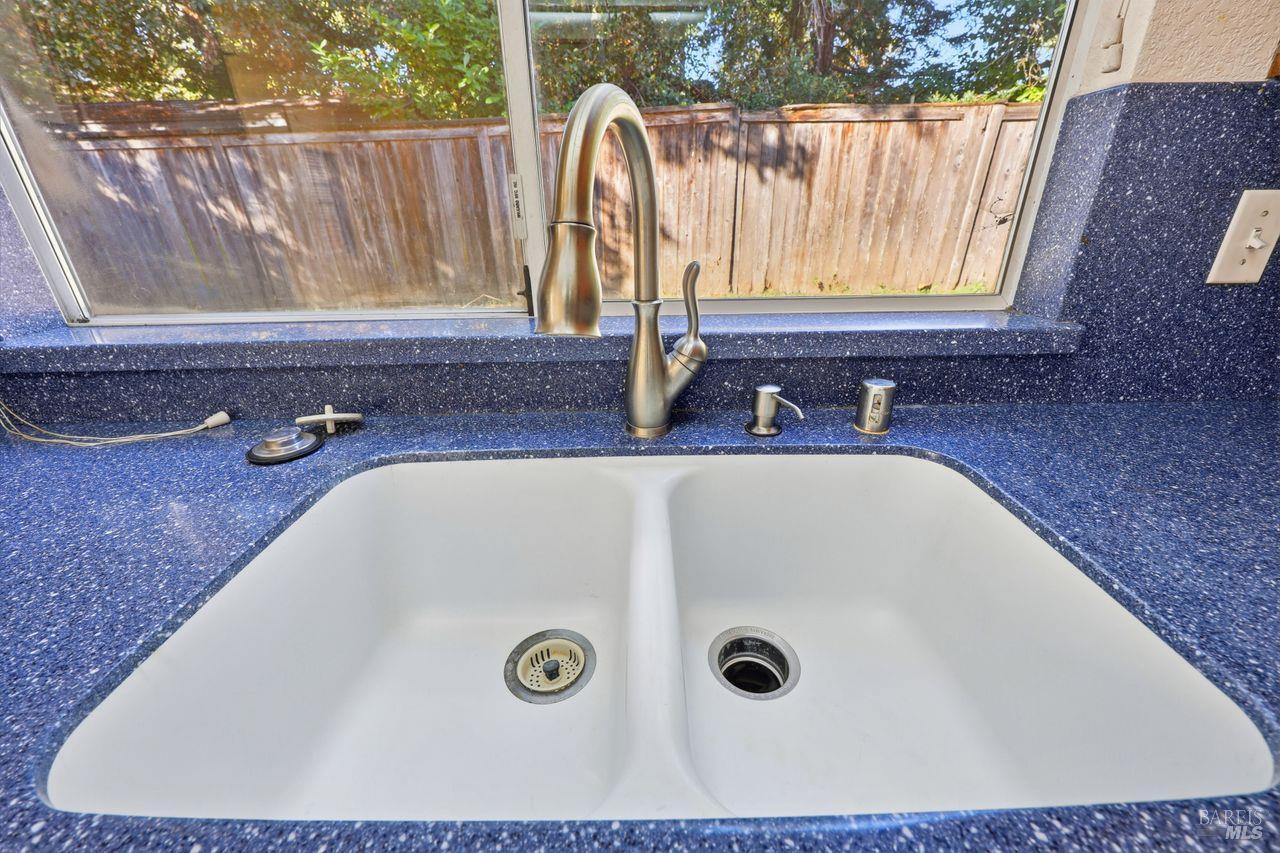 Detail Gallery Image 11 of 43 For 1617 Gamay St, Santa Rosa,  CA 95403 - 4 Beds | 3 Baths