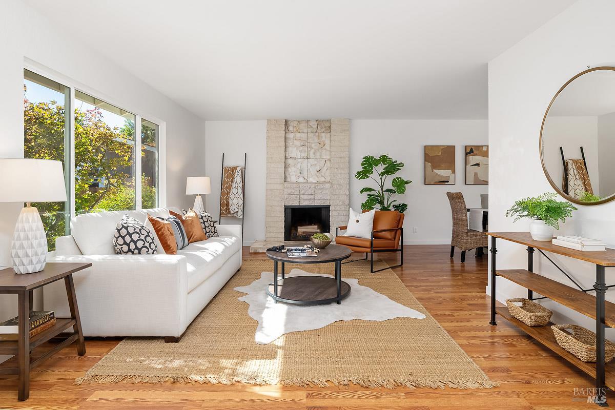 Detail Gallery Image 5 of 47 For 15 Betty Ln, Novato,  CA 94947 - 4 Beds | 2 Baths