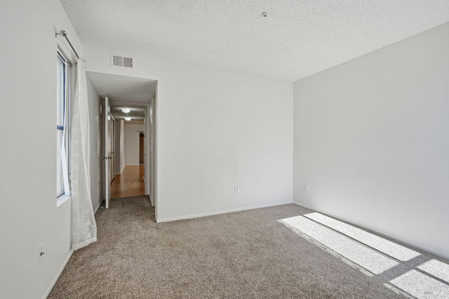 Detail Gallery Image 19 of 45 For 16 Redwood Ct, Santa Rosa,  CA 95409 - 3 Beds | 2 Baths