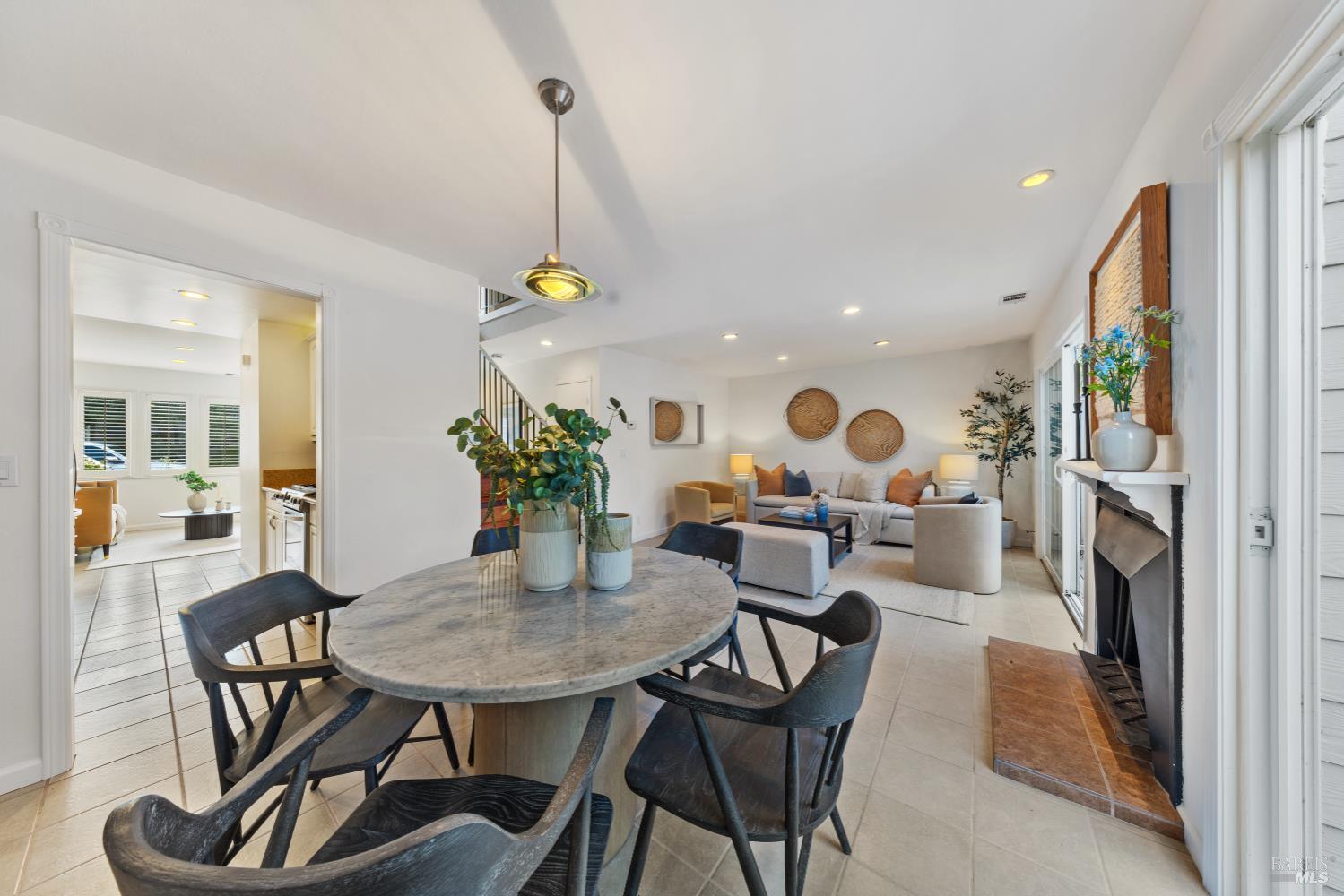 Detail Gallery Image 13 of 29 For 14 Mariner Green Dr, Corte Madera,  CA 94925 - 3 Beds | 2/1 Baths