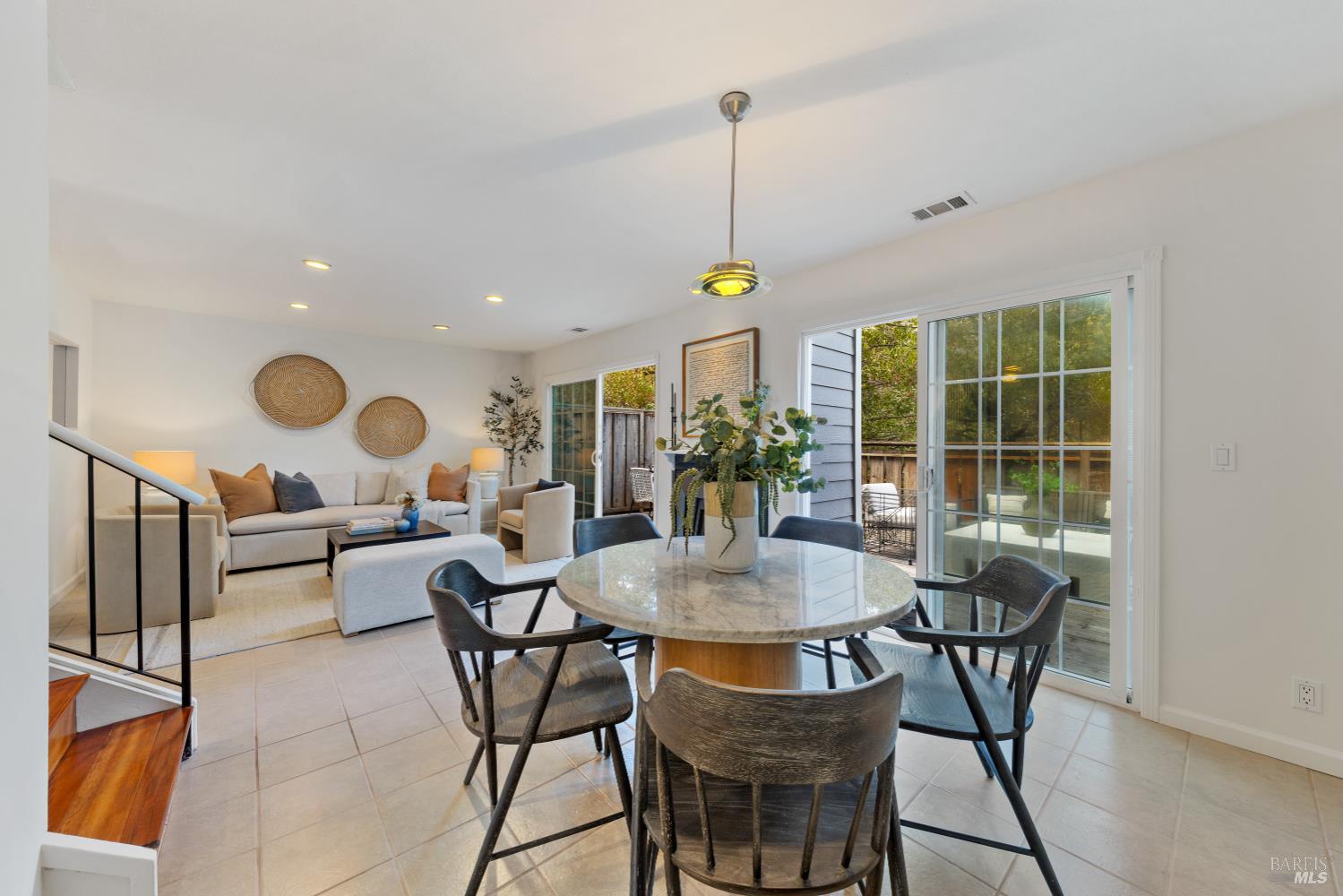 Detail Gallery Image 12 of 29 For 14 Mariner Green Dr, Corte Madera,  CA 94925 - 3 Beds | 2/1 Baths