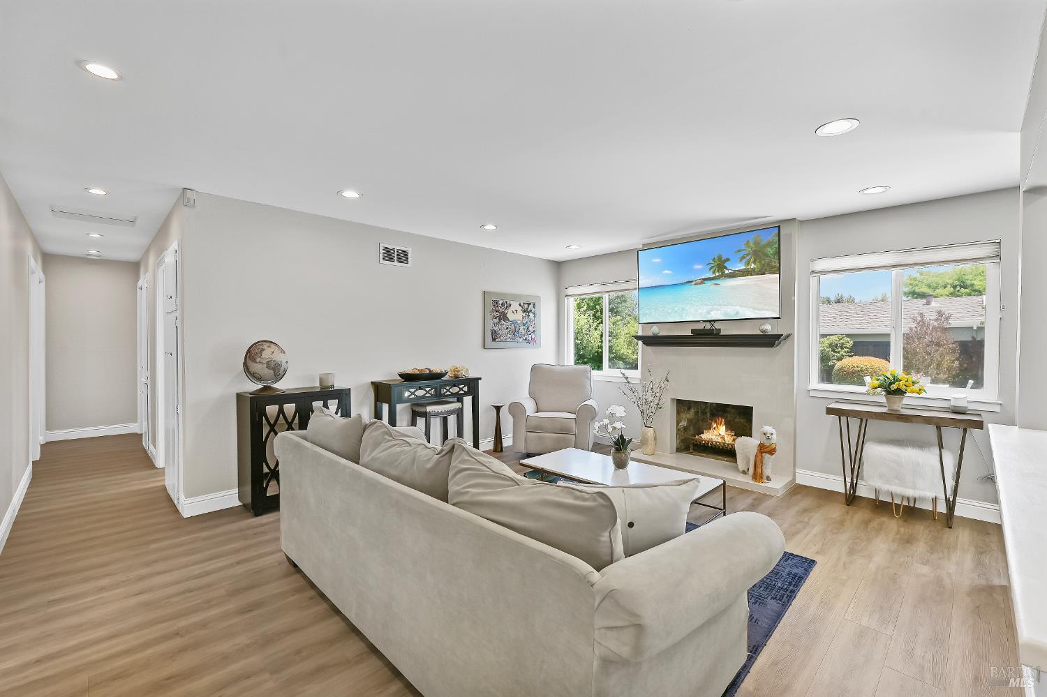 Detail Gallery Image 2 of 29 For 38 San Ramon Way, Novato,  CA 94945 - 3 Beds | 2 Baths