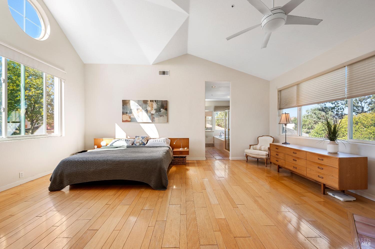 Detail Gallery Image 20 of 26 For 9 Emperor Ct, Napa,  CA 94558 - 4 Beds | 2/1 Baths