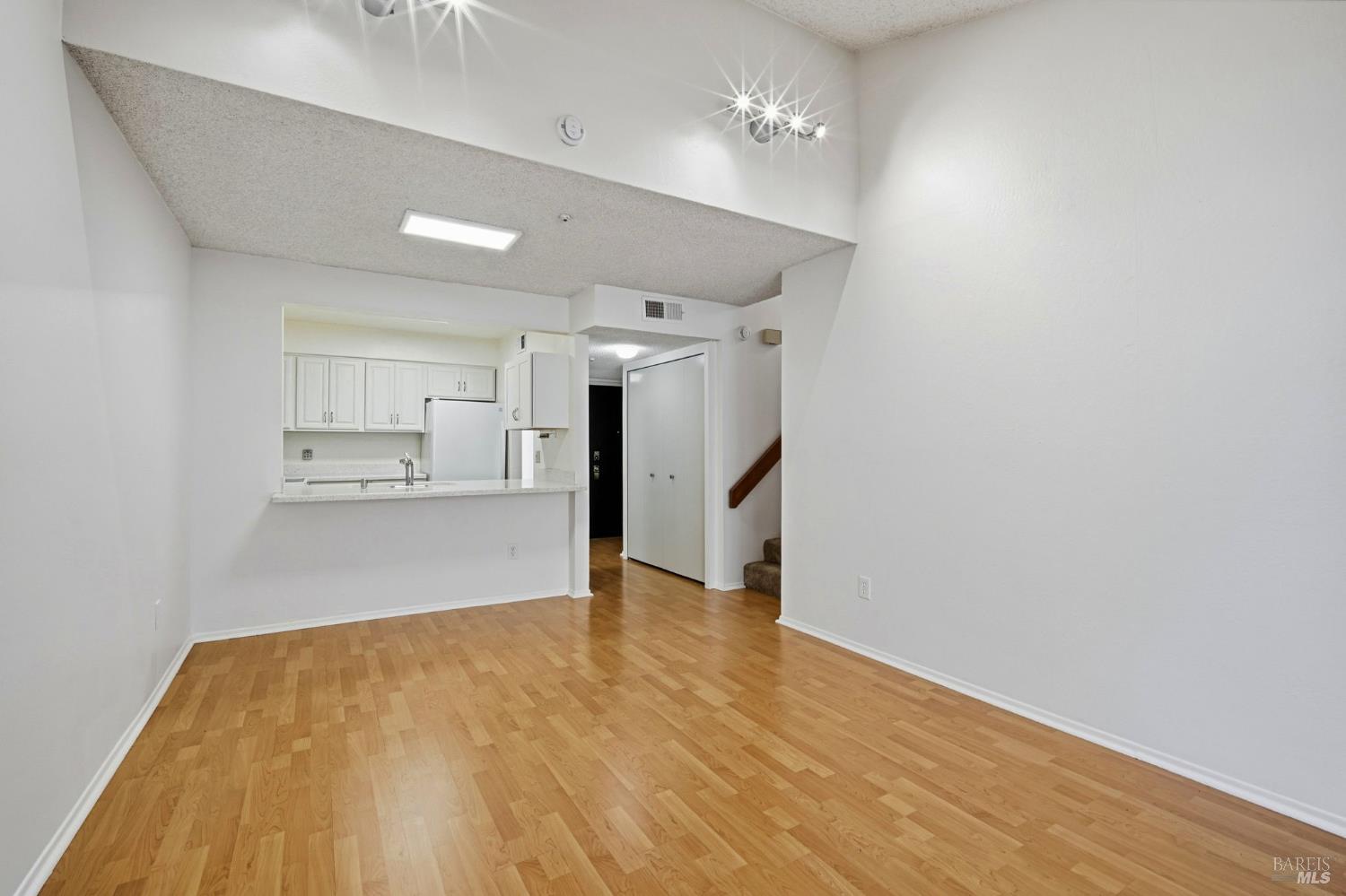 Detail Gallery Image 6 of 45 For 16 Redwood Ct, Santa Rosa,  CA 95409 - 3 Beds | 2 Baths