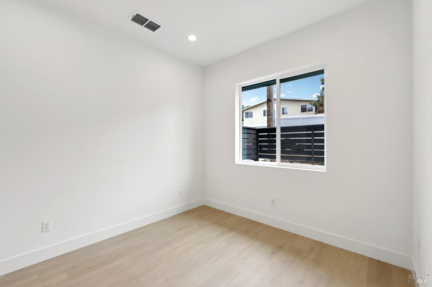 Detail Gallery Image 13 of 33 For 5199 Dalai Lama Ave, Richmond,  CA 94804 - 4 Beds | 4 Baths