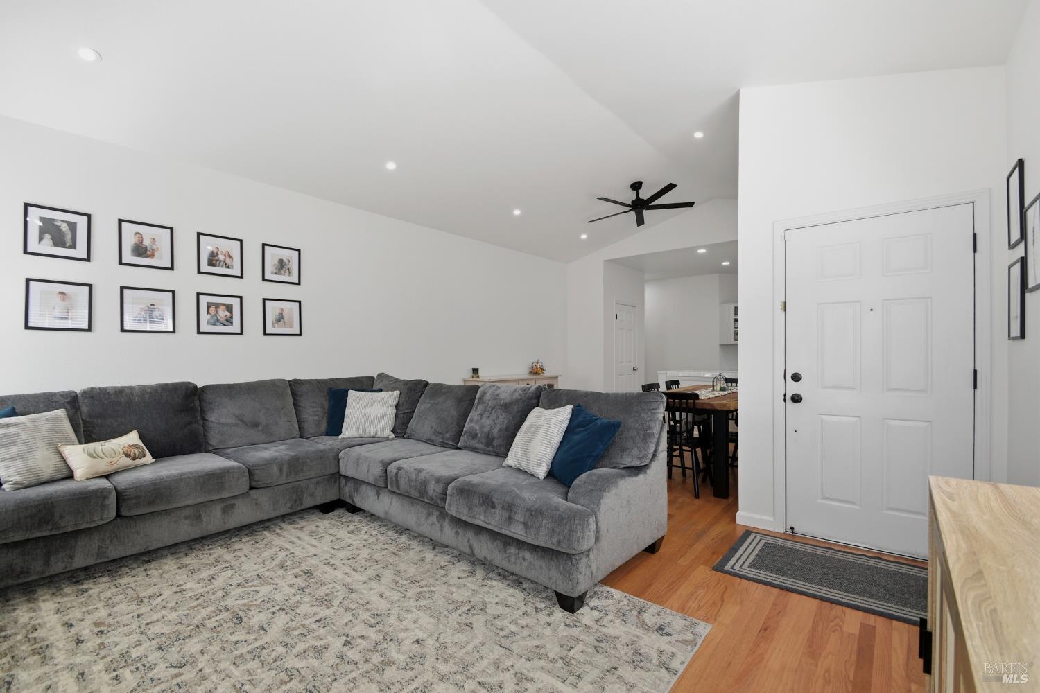 Detail Gallery Image 8 of 40 For 108 Oretsky Way, Cotati,  CA 94931 - 3 Beds | 2 Baths