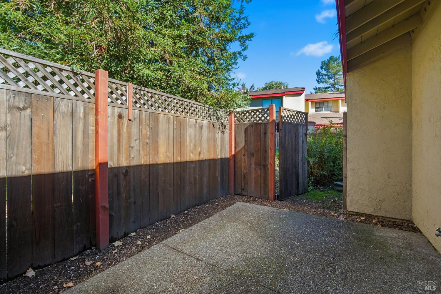 Detail Gallery Image 36 of 45 For 16 Redwood Ct, Santa Rosa,  CA 95409 - 3 Beds | 2 Baths