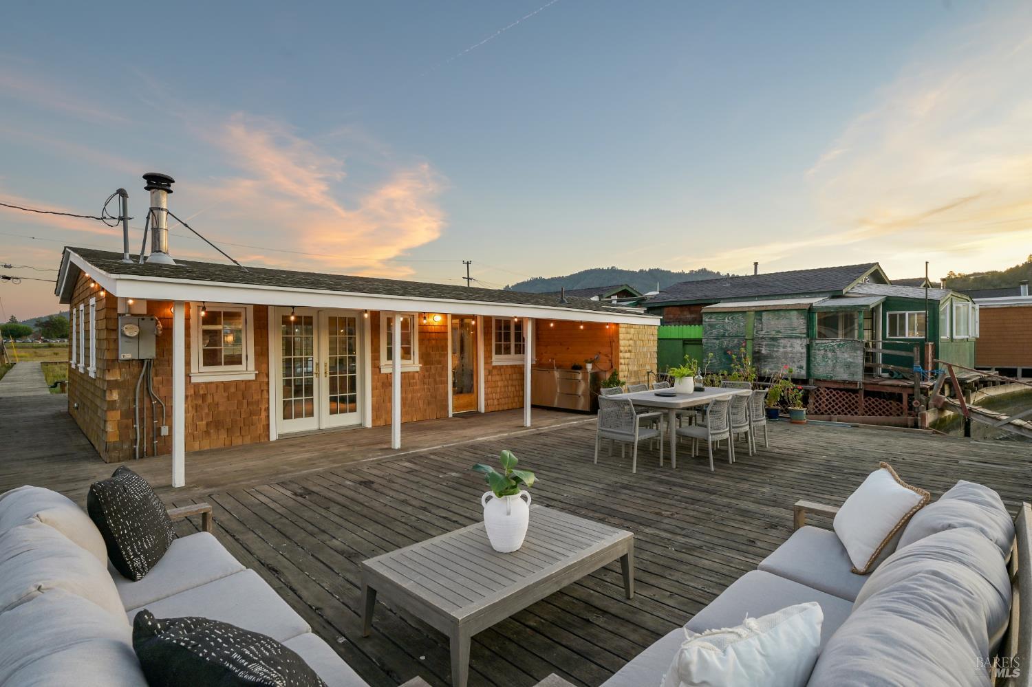 Detail Gallery Image 4 of 33 For 24 Boardwalk One Unkn, Larkspur,  CA 94939 - 2 Beds | 1 Baths