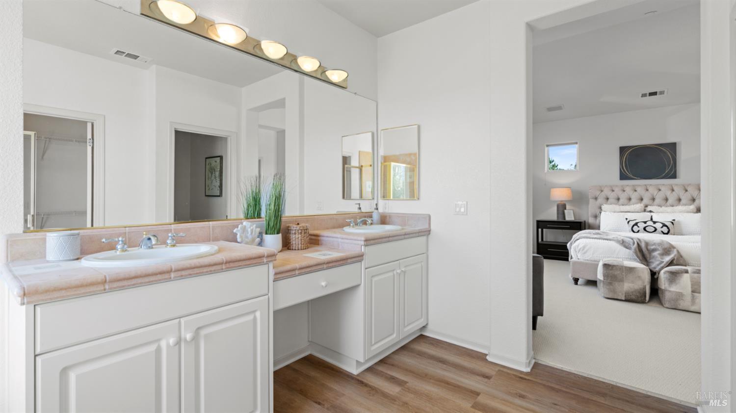 Detail Gallery Image 16 of 19 For 1971 Lansdowne Way, Petaluma,  CA 94954 - 4 Beds | 3 Baths