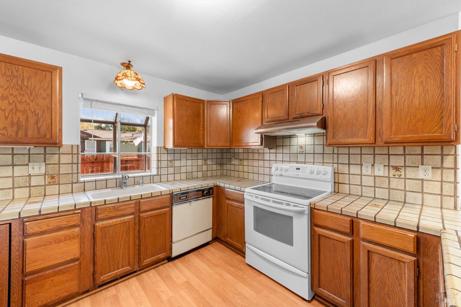 Detail Gallery Image 17 of 60 For 1017 Headlands Dr, Napa,  CA 94558 - 3 Beds | 2 Baths