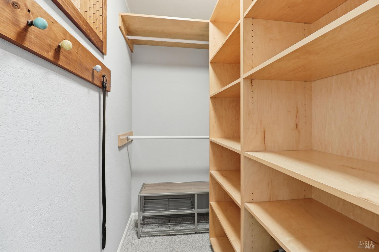 Detail Gallery Image 19 of 27 For 125 Acorn Dr, Petaluma,  CA 94952 - 2 Beds | 1/1 Baths