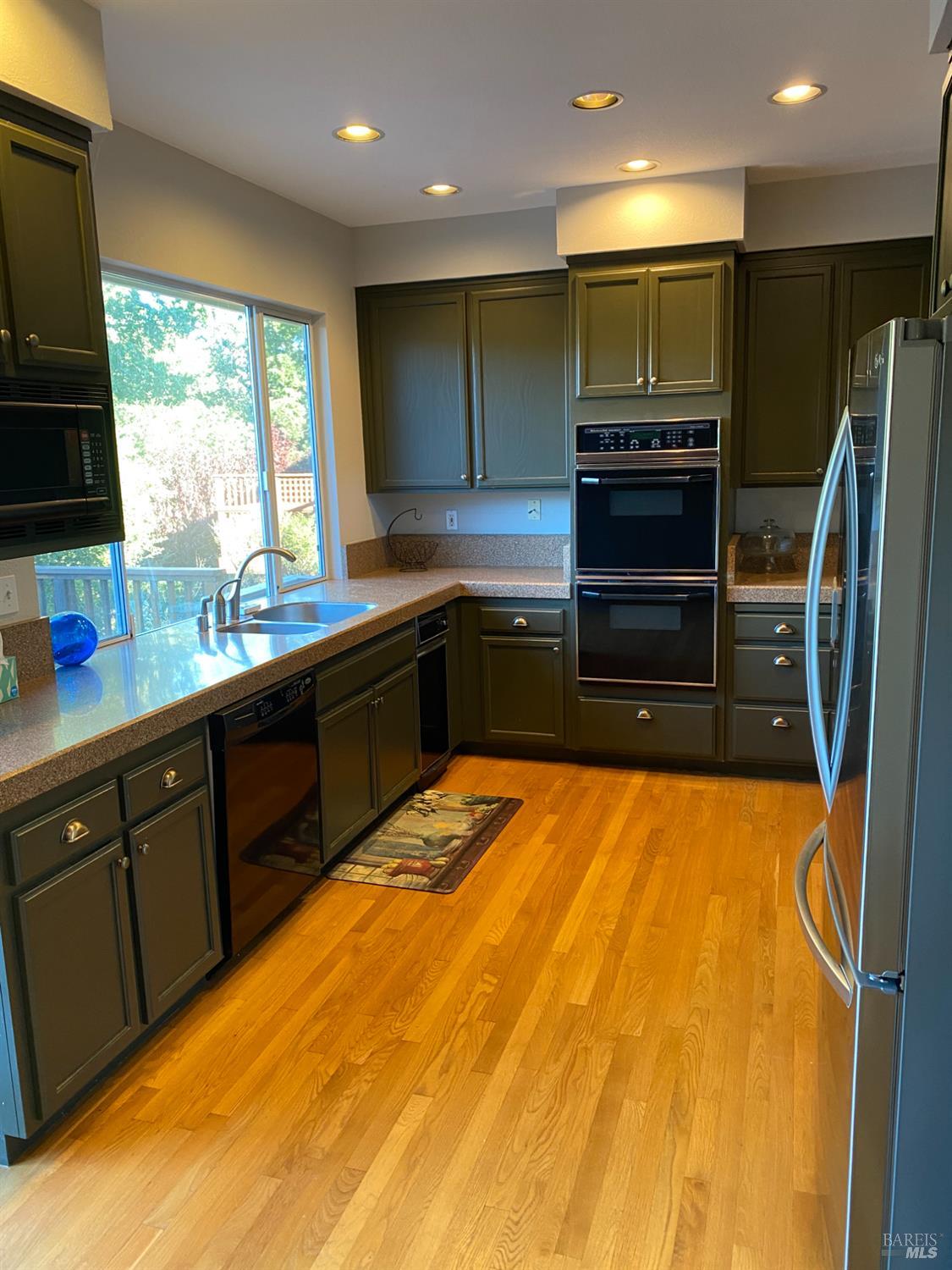 Detail Gallery Image 3 of 15 For 6261 Meadowstone Dr, Santa Rosa,  CA 95409 - 3 Beds | 2 Baths