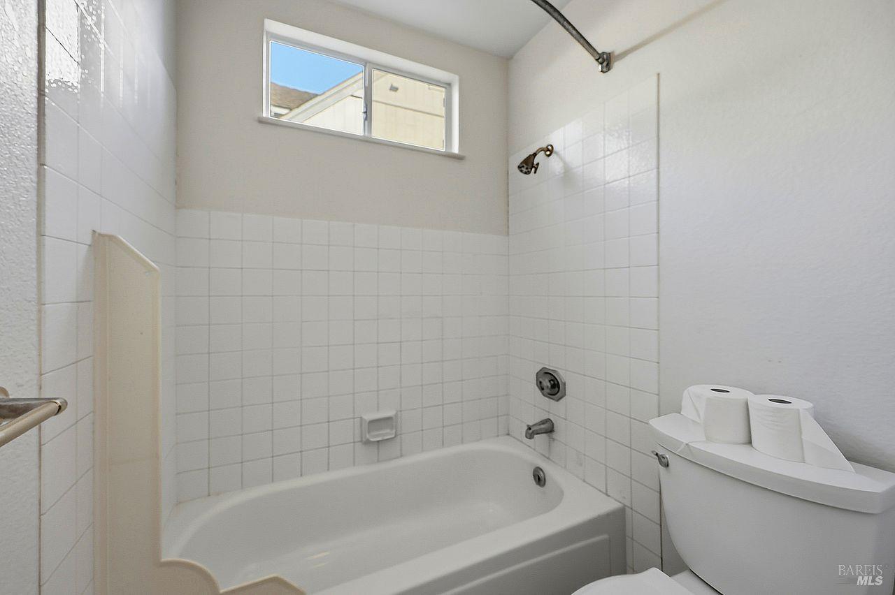 Detail Gallery Image 18 of 43 For 1617 Gamay St, Santa Rosa,  CA 95403 - 4 Beds | 3 Baths