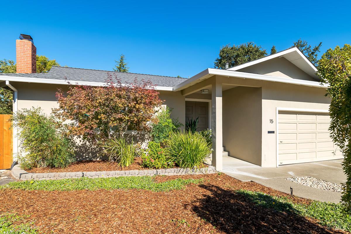 Detail Gallery Image 2 of 47 For 15 Betty Ln, Novato,  CA 94947 - 4 Beds | 2 Baths