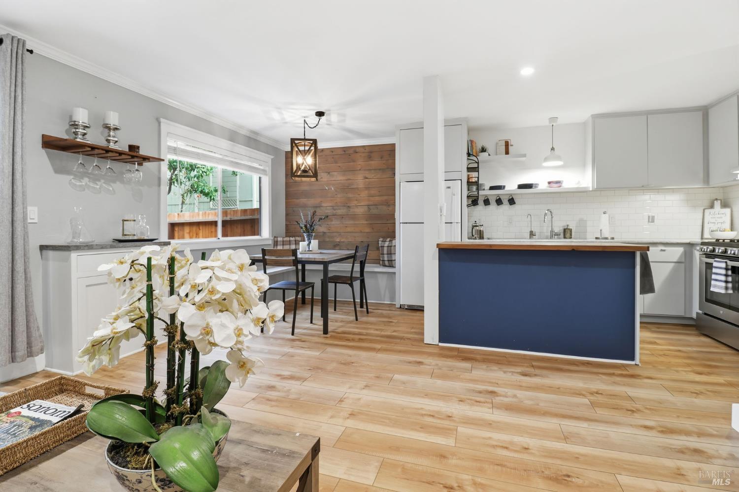 Detail Gallery Image 7 of 27 For 125 Acorn Dr, Petaluma,  CA 94952 - 2 Beds | 1/1 Baths