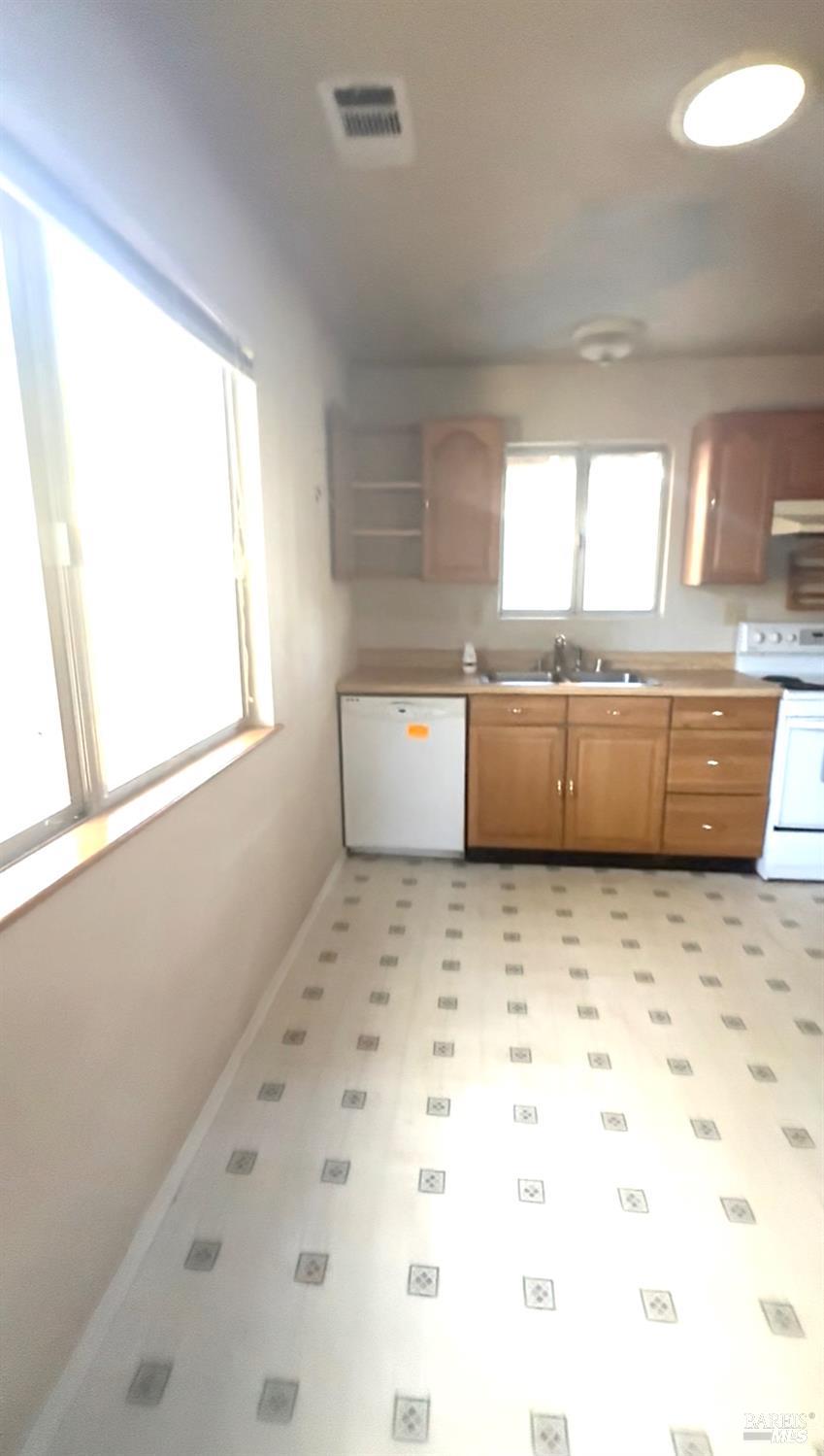 Detail Gallery Image 7 of 8 For 25530 Archer Ln, Willits,  CA 95490 - 2 Beds | 1/1 Baths