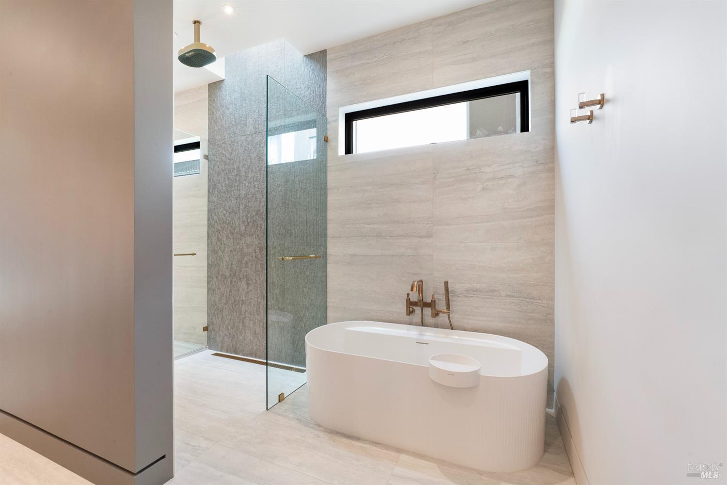 Detail Gallery Image 15 of 33 For 983 Grove St, Healdsburg,  CA 95448 - 5 Beds | 5/3 Baths