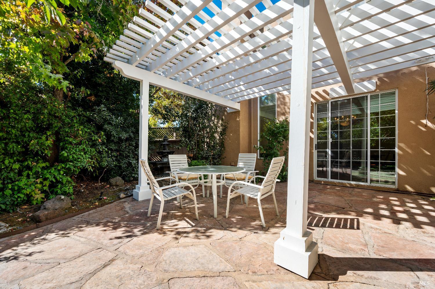 Detail Gallery Image 15 of 26 For 9 Emperor Ct, Napa,  CA 94558 - 4 Beds | 2/1 Baths