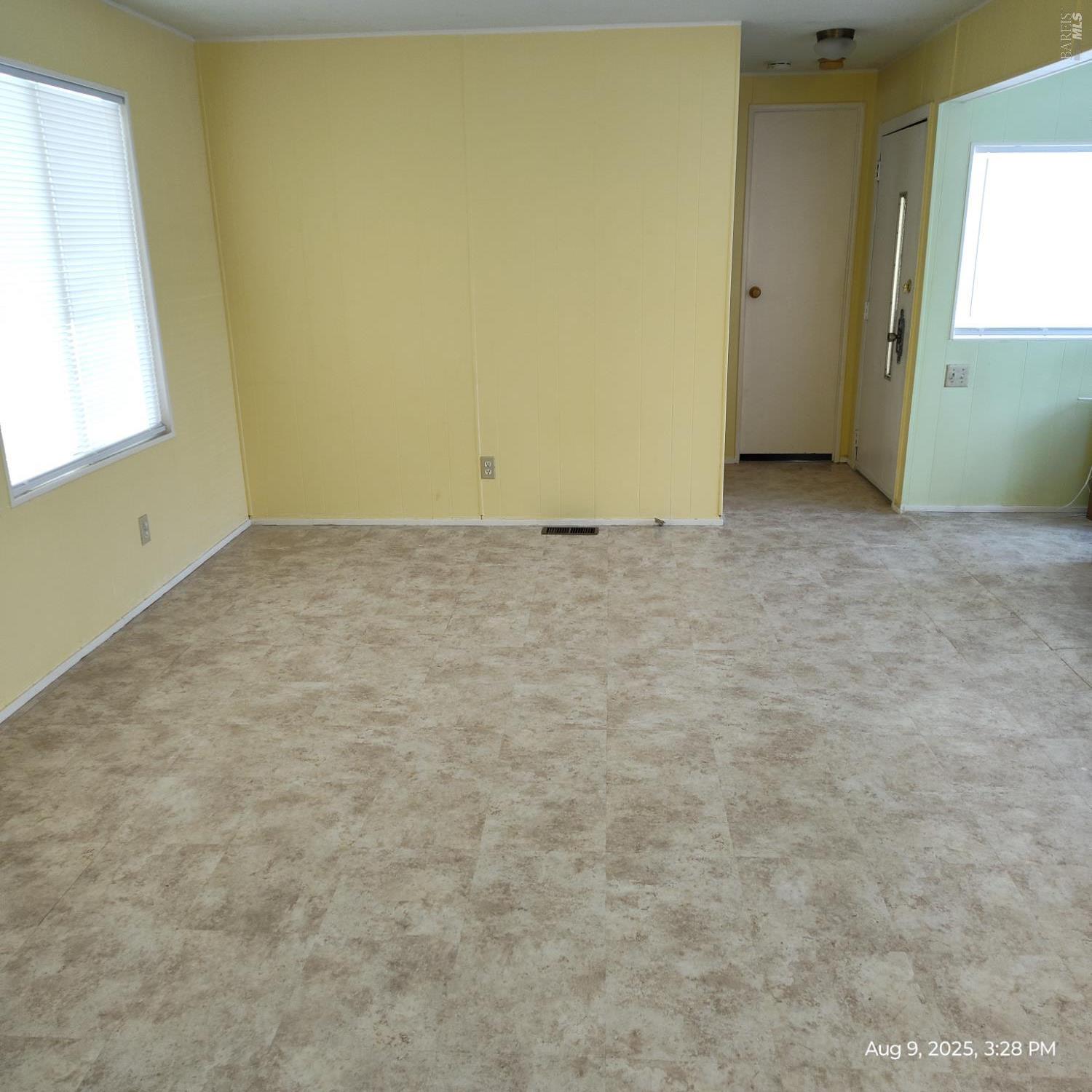 Detail Gallery Image 4 of 27 For 175 Yosemite Rd, San Rafael,  CA 94903 - 2 Beds | 2 Baths