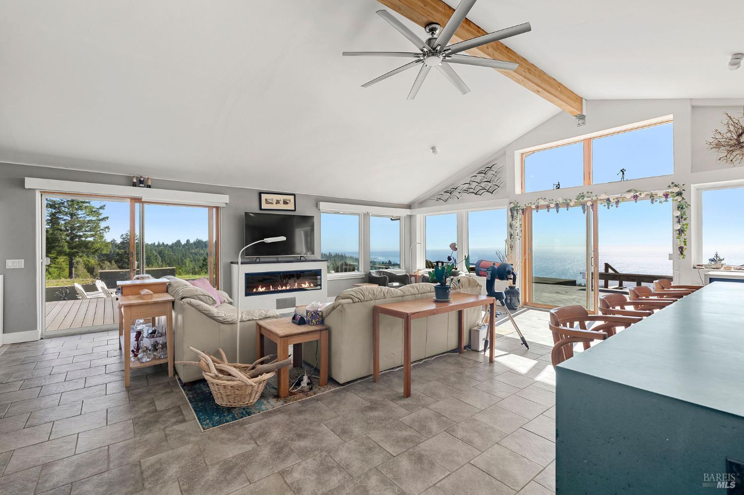 Detail Gallery Image 4 of 49 For 44801 Fish Rock Rd, Gualala,  CA 95445 - 3 Beds | 3 Baths