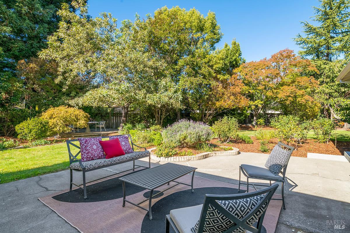 Detail Gallery Image 30 of 47 For 15 Betty Ln, Novato,  CA 94947 - 4 Beds | 2 Baths