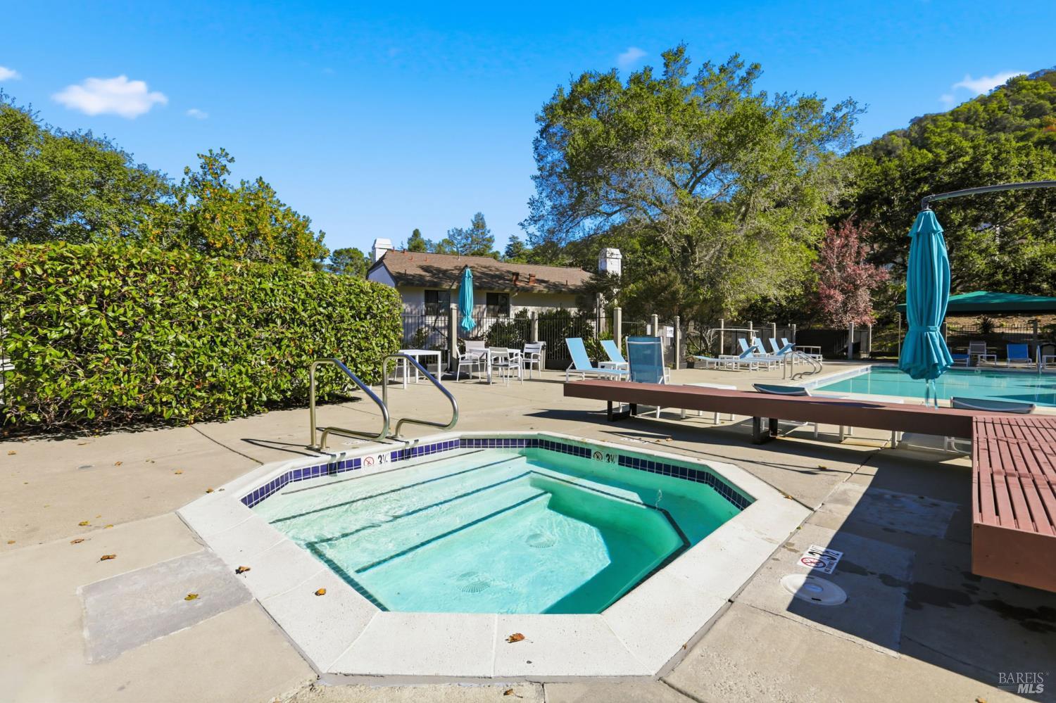 Detail Gallery Image 25 of 26 For 35 Village Cir, San Rafael,  CA 94903 - 1 Beds | 1 Baths