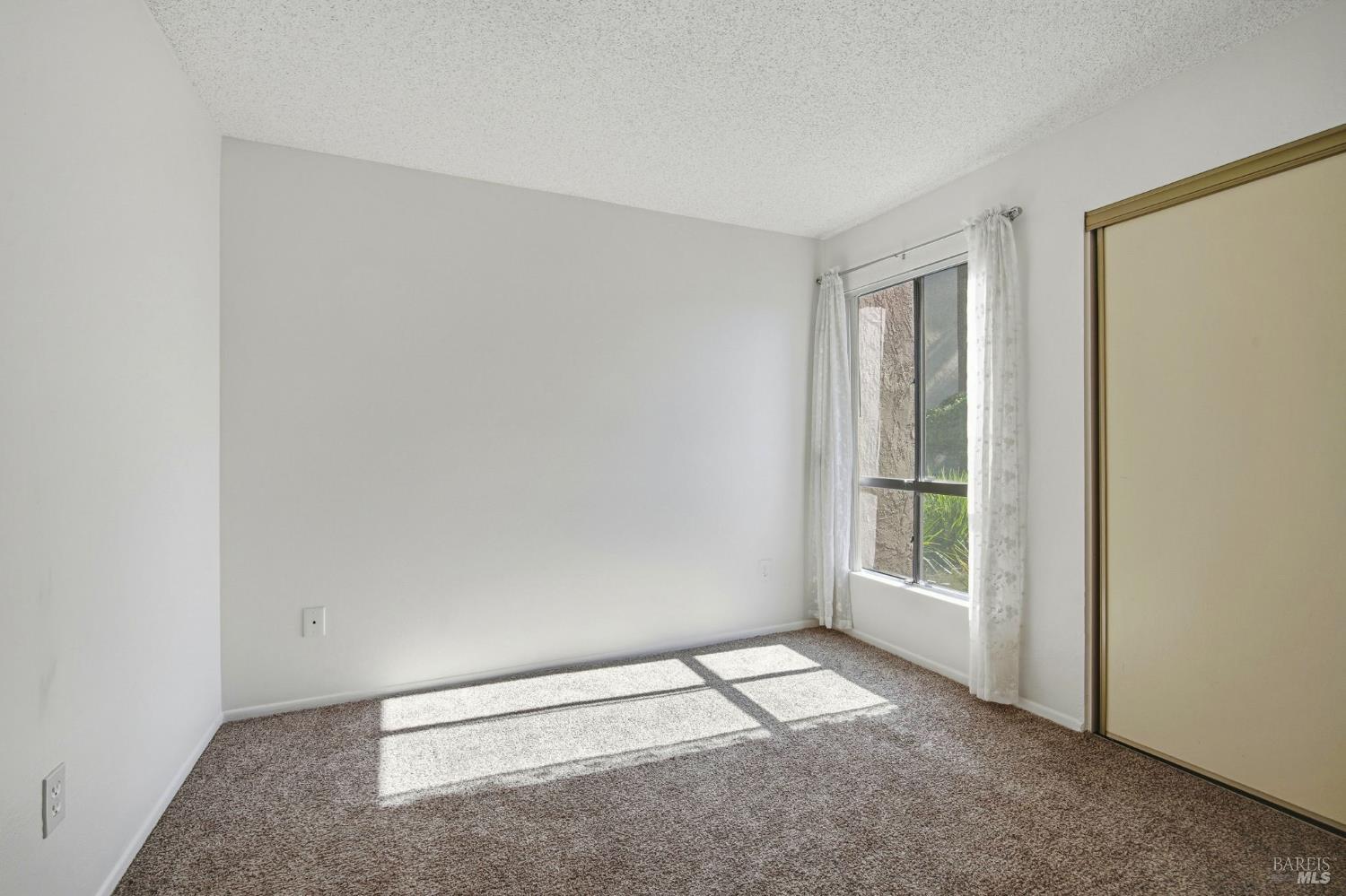 Detail Gallery Image 18 of 45 For 16 Redwood Ct, Santa Rosa,  CA 95409 - 3 Beds | 2 Baths