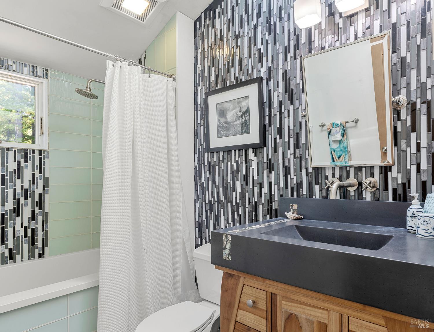 Detail Gallery Image 16 of 49 For 44801 Fish Rock Rd, Gualala,  CA 95445 - 3 Beds | 3 Baths