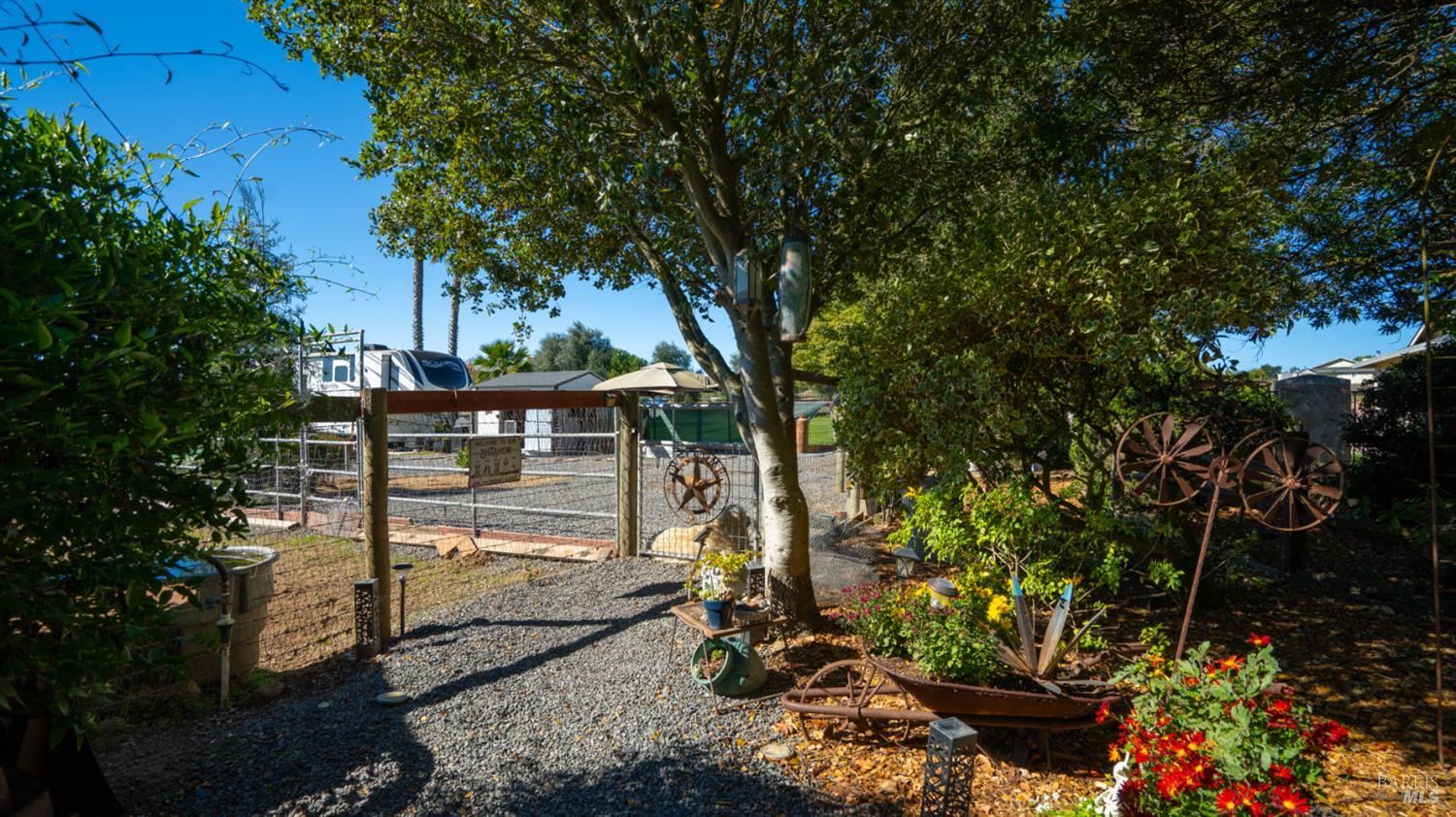 Detail Gallery Image 43 of 85 For 487 Ormsby Ln, Petaluma,  CA 94954 - 3 Beds | 2/1 Baths