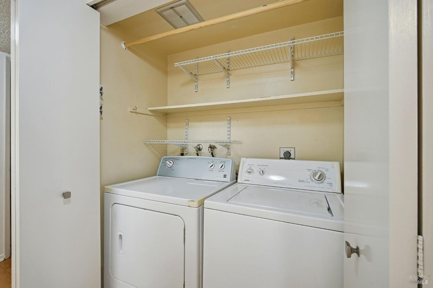 Detail Gallery Image 35 of 45 For 16 Redwood Ct, Santa Rosa,  CA 95409 - 3 Beds | 2 Baths