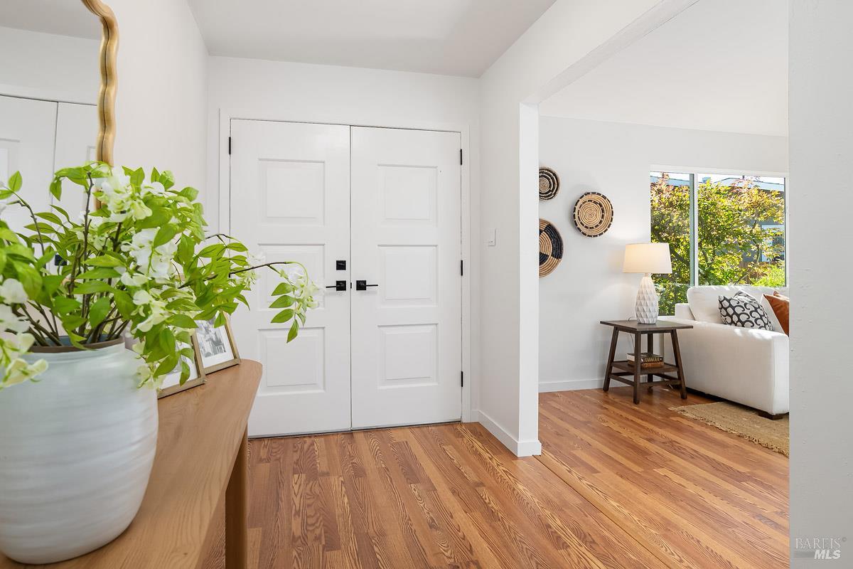 Detail Gallery Image 4 of 47 For 15 Betty Ln, Novato,  CA 94947 - 4 Beds | 2 Baths