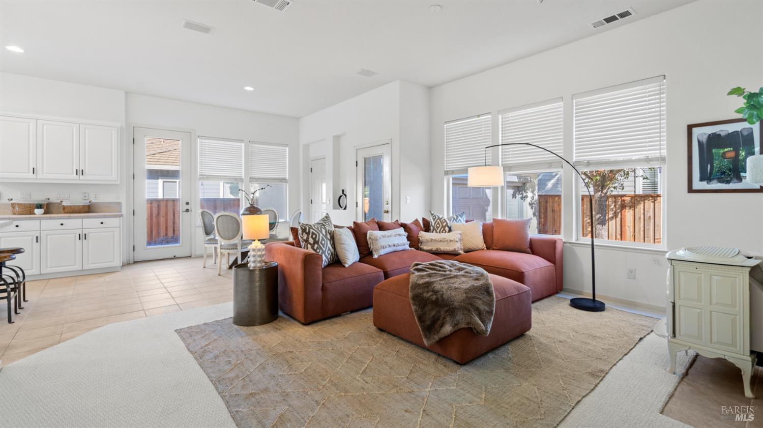 Detail Gallery Image 19 of 19 For 1971 Lansdowne Way, Petaluma,  CA 94954 - 4 Beds | 3 Baths