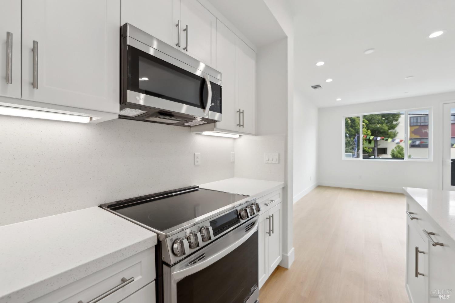 Detail Gallery Image 12 of 33 For 5199 Dalai Lama Ave, Richmond,  CA 94804 - 4 Beds | 4 Baths