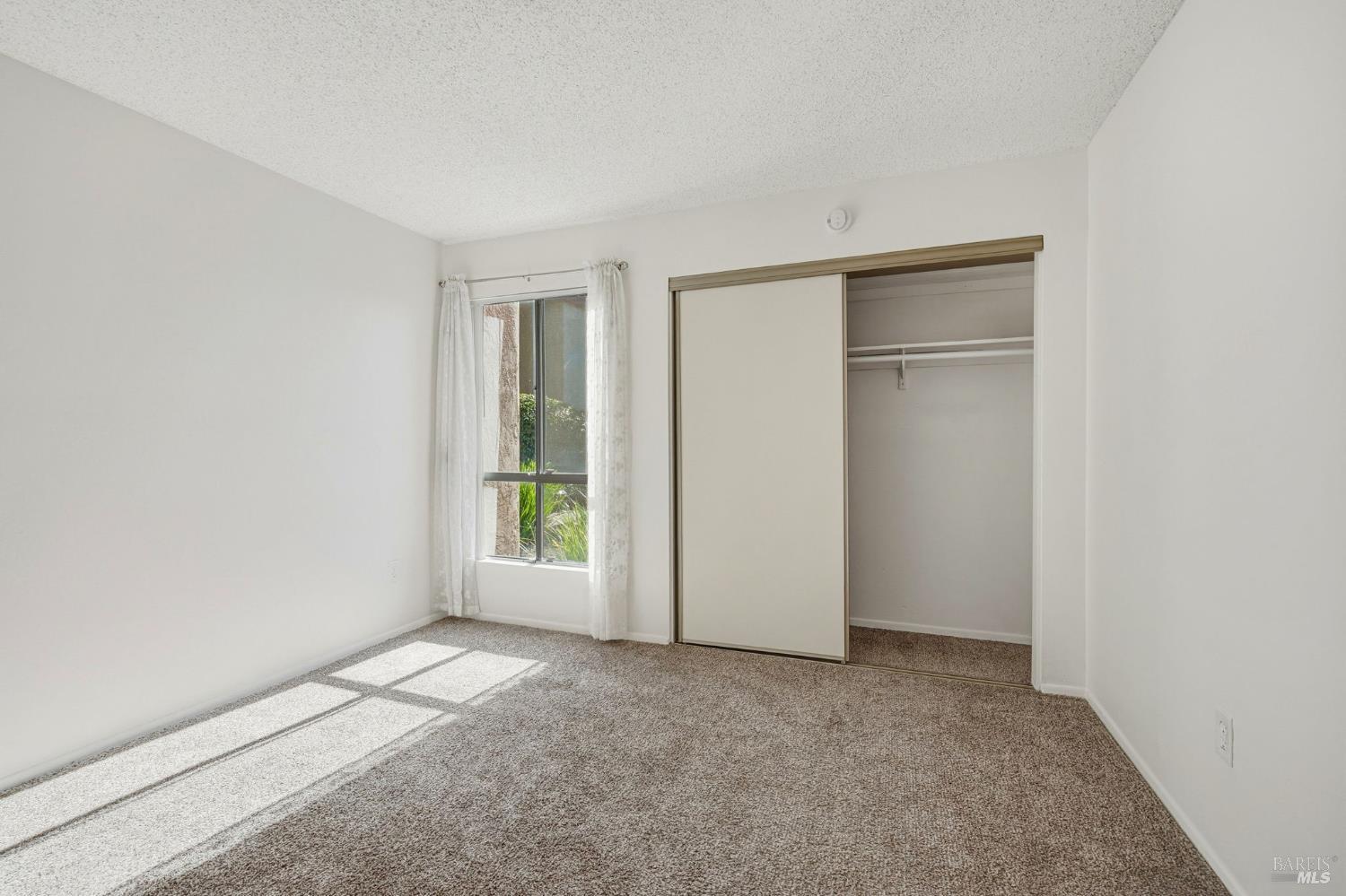 Detail Gallery Image 17 of 45 For 16 Redwood Ct, Santa Rosa,  CA 95409 - 3 Beds | 2 Baths