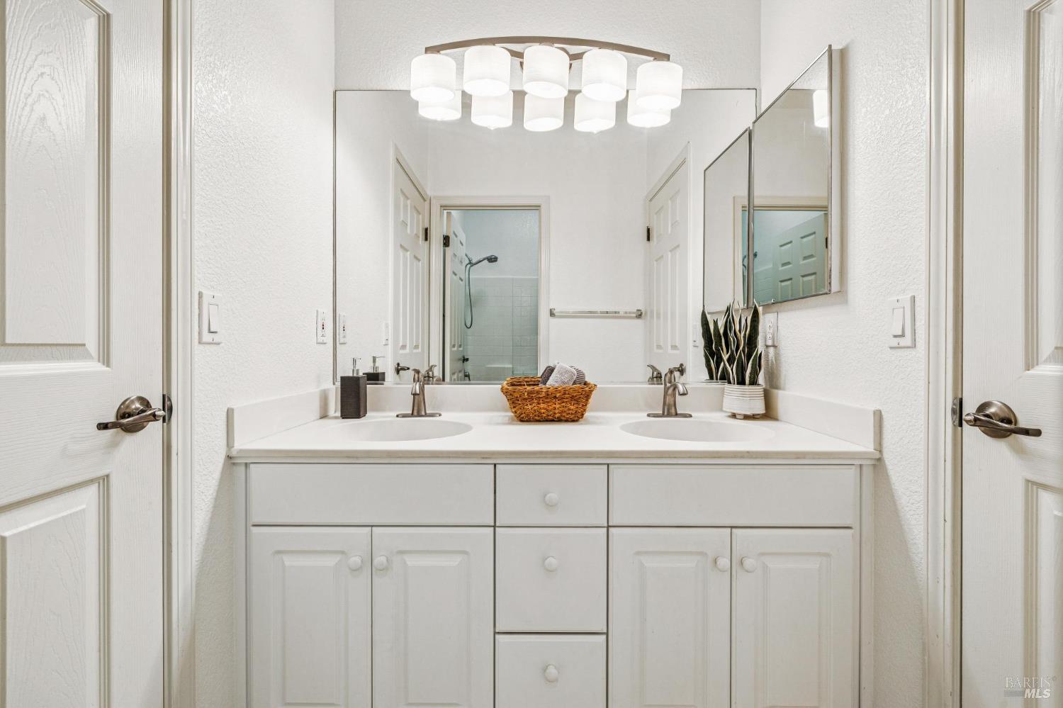 Detail Gallery Image 12 of 19 For 1971 Lansdowne Way, Petaluma,  CA 94954 - 4 Beds | 3 Baths