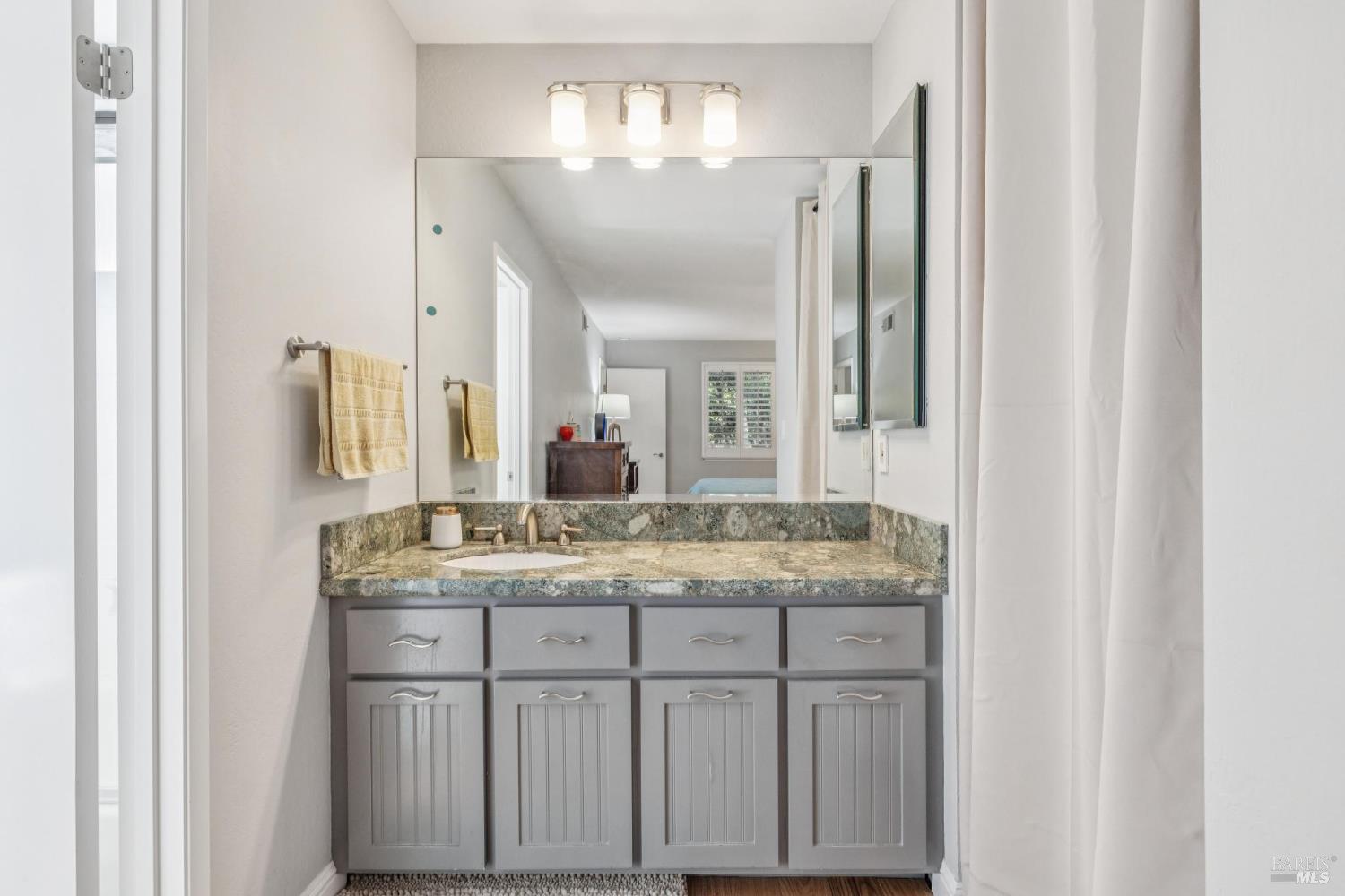 Detail Gallery Image 17 of 33 For 106 Indian Way, Novato,  CA 94949 - 3 Beds | 2 Baths