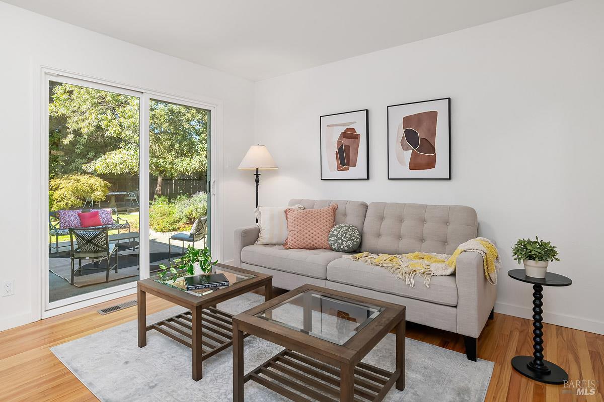 Detail Gallery Image 17 of 47 For 15 Betty Ln, Novato,  CA 94947 - 4 Beds | 2 Baths