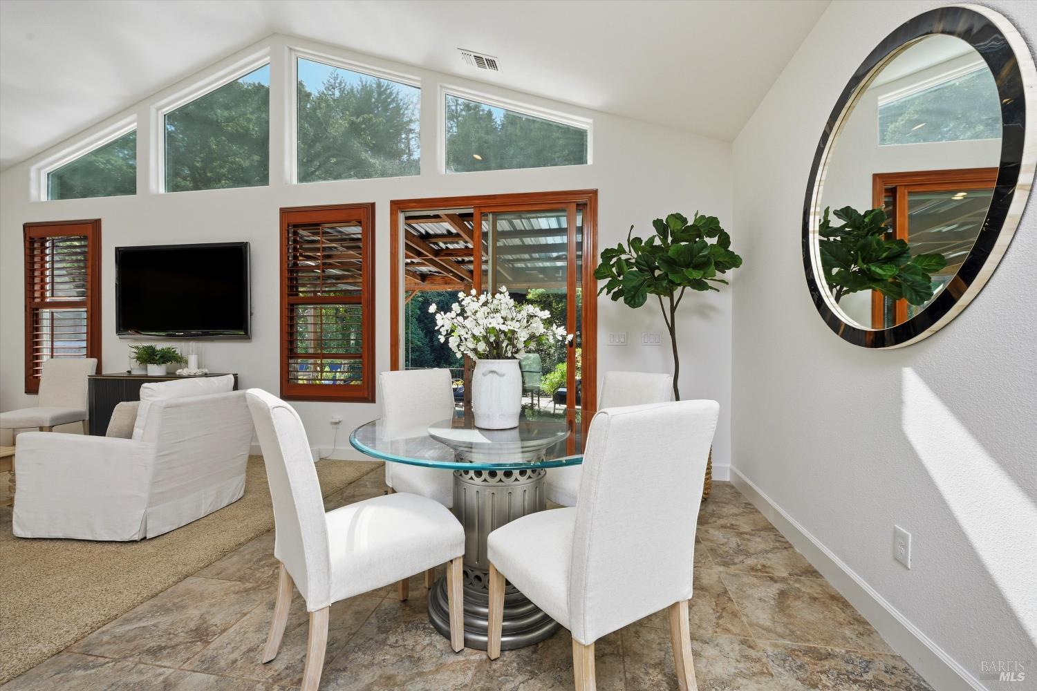 Detail Gallery Image 9 of 60 For 5251 Dry Creek Rd, Napa,  CA 94558 - 2 Beds | 2 Baths