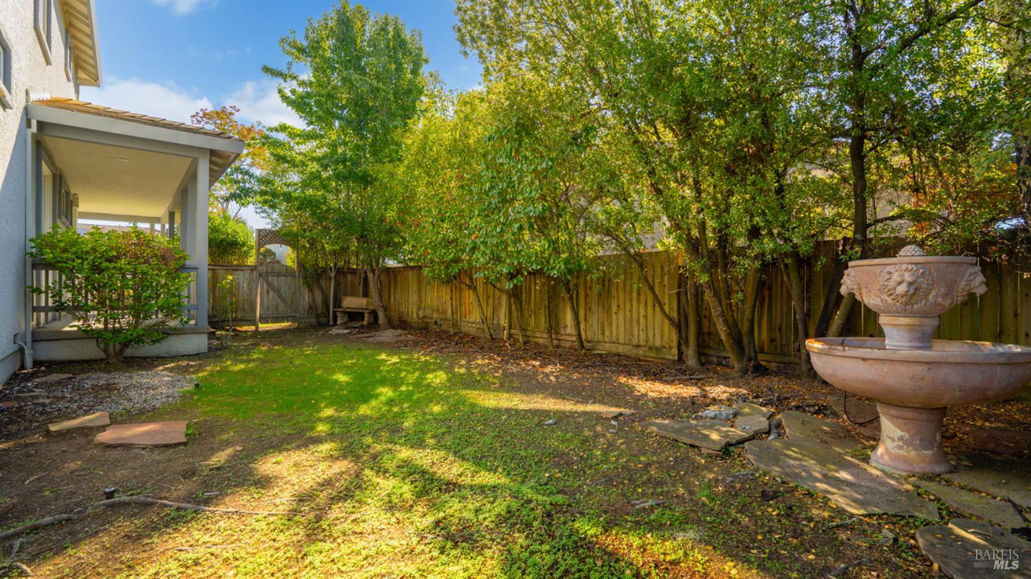 Detail Gallery Image 17 of 19 For 1971 Lansdowne Way, Petaluma,  CA 94954 - 4 Beds | 3 Baths