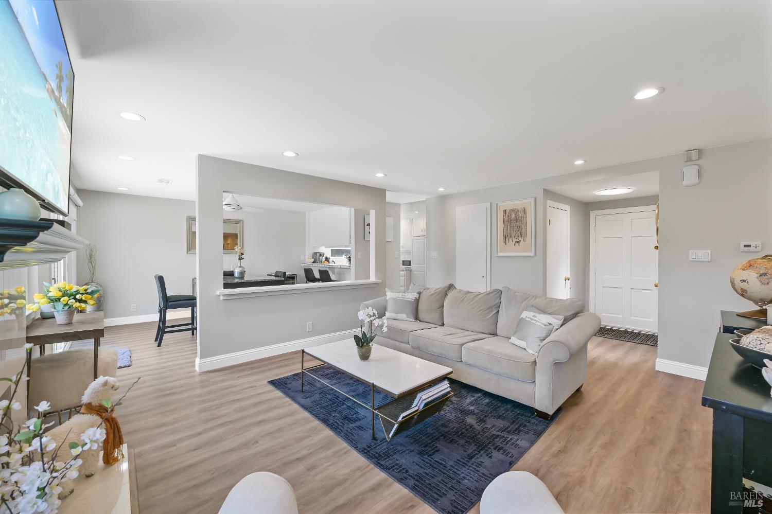 Detail Gallery Image 7 of 29 For 38 San Ramon Way, Novato,  CA 94945 - 3 Beds | 2 Baths