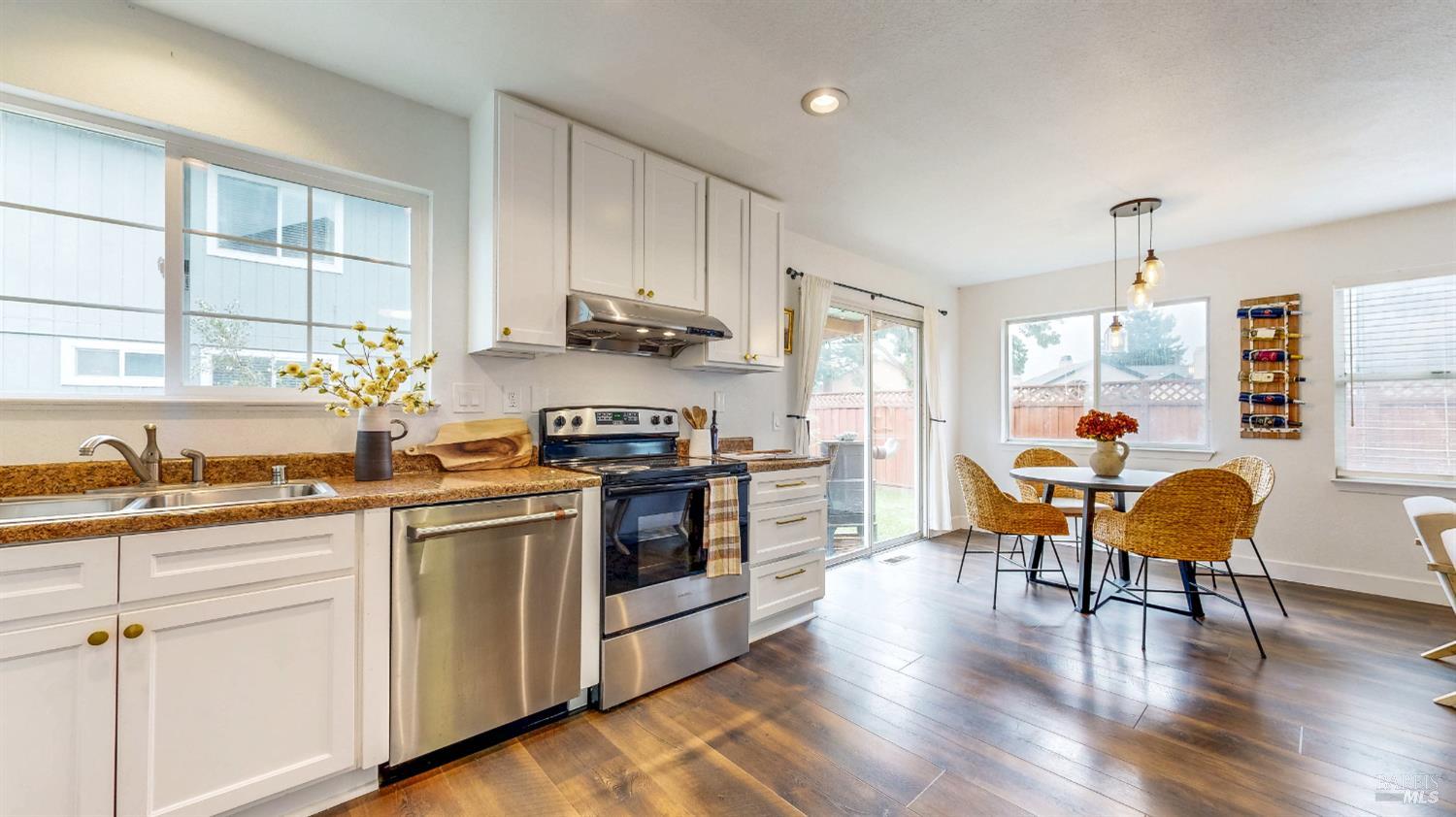 Detail Gallery Image 11 of 45 For 487 Noonan Ranch Ln, Santa Rosa,  CA 95403 - 3 Beds | 3 Baths