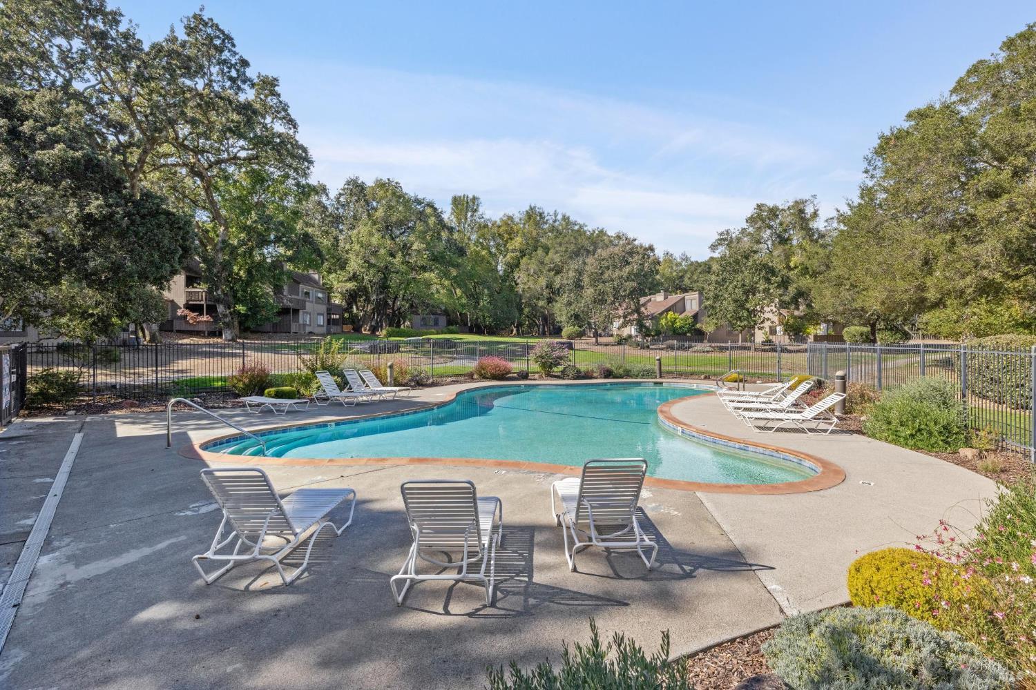 Detail Gallery Image 30 of 33 For 106 Indian Way, Novato,  CA 94949 - 3 Beds | 2 Baths