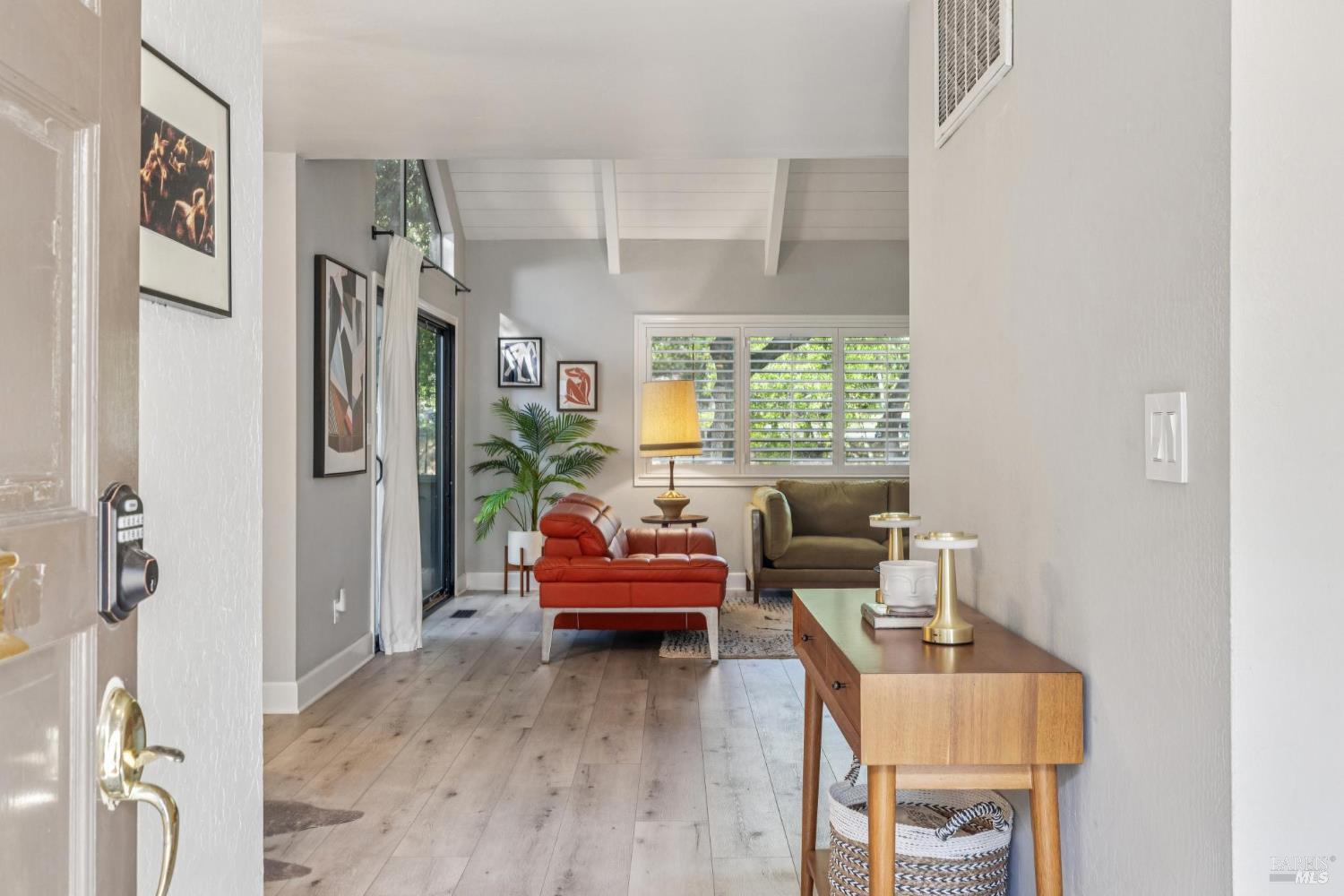 Detail Gallery Image 3 of 33 For 106 Indian Way, Novato,  CA 94949 - 3 Beds | 2 Baths